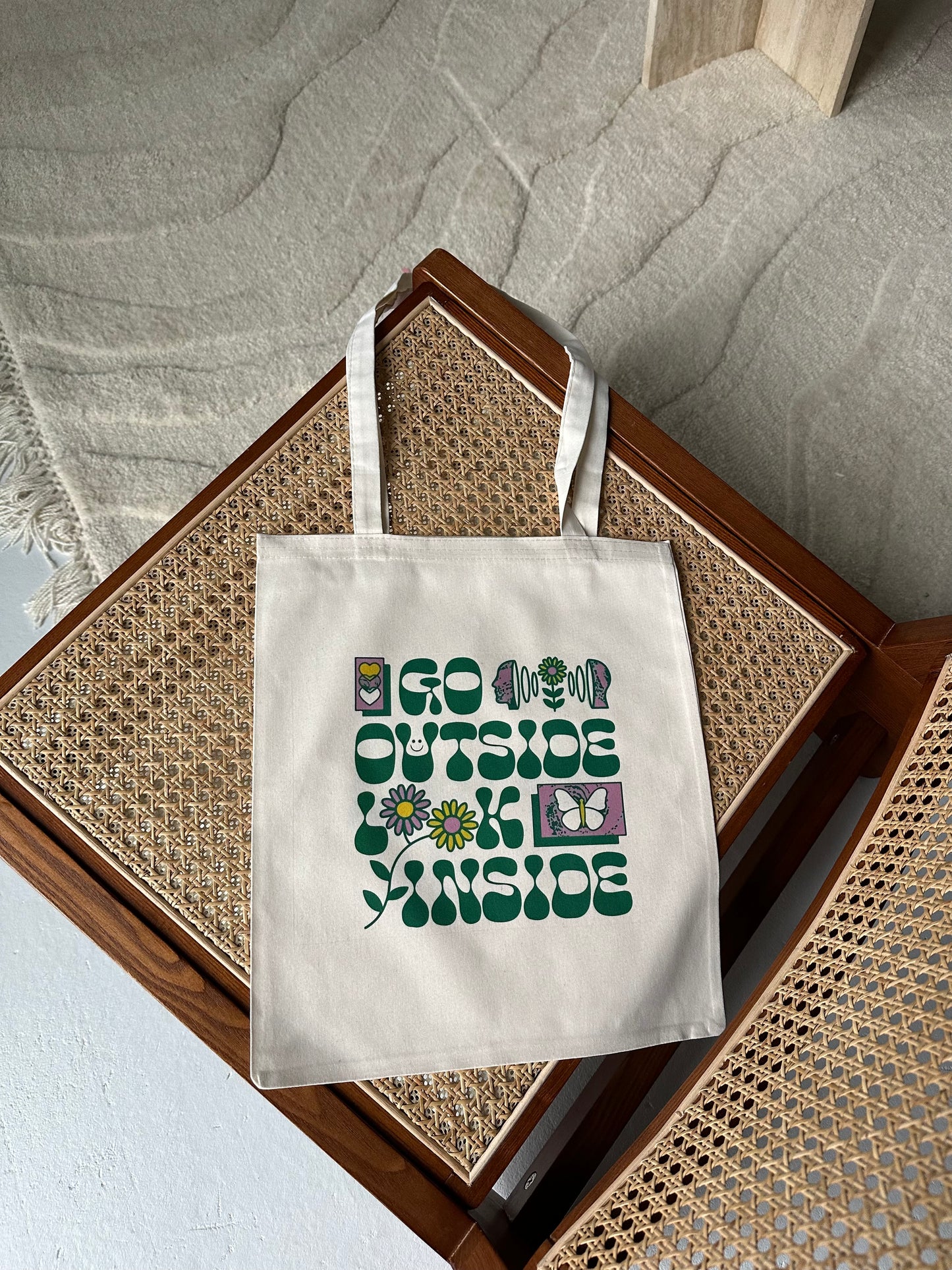 Tote bag "Go outside look inside"
